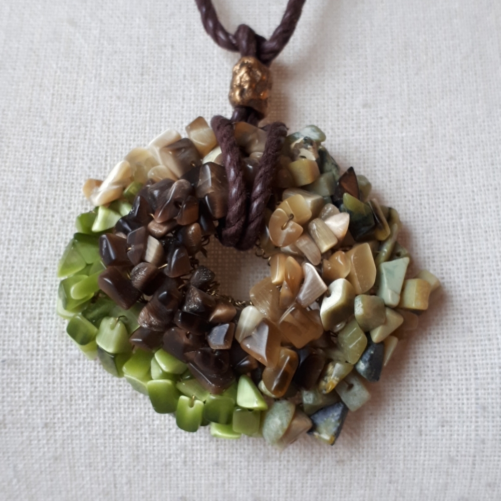 Stone necklace - Picture 2 of 4